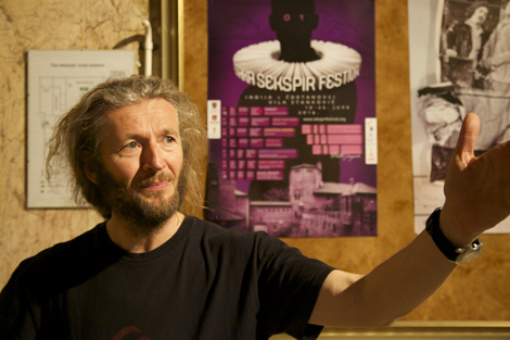 teatteriohjaaja Nikita Milivojević