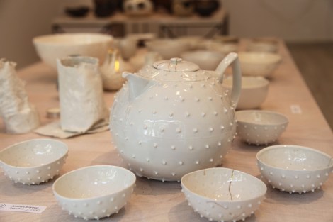 Jovana Čavorovićin keraaminen kahviastiasto on hauska.