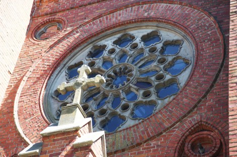 Kirkon koristeellinen ikkuna