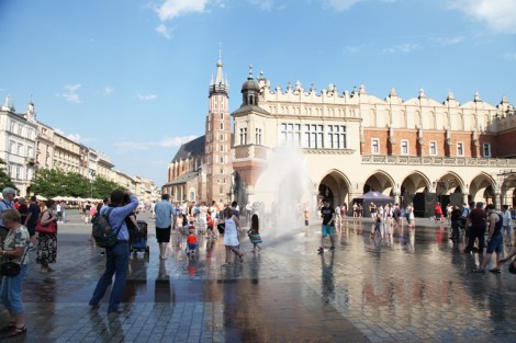 Krakovan vanha tori ja verkatehdas.