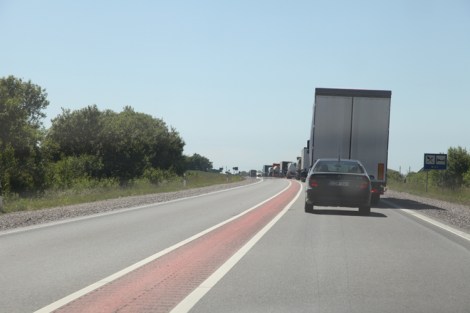 Loputtomat rekkajonot Baltiassa tie E67.