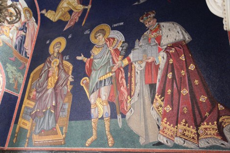 Pyhä Geroge johdattaa kuningas Petar I:n ja hänen perustamansa kirkon siunattavaksi.