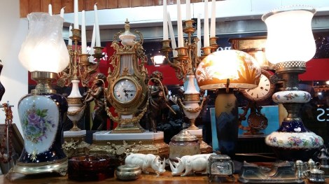 Antiikkia tai sen jäljitelmää.