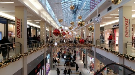 Delta-City kauppakeskuksen joulukoristeluja.