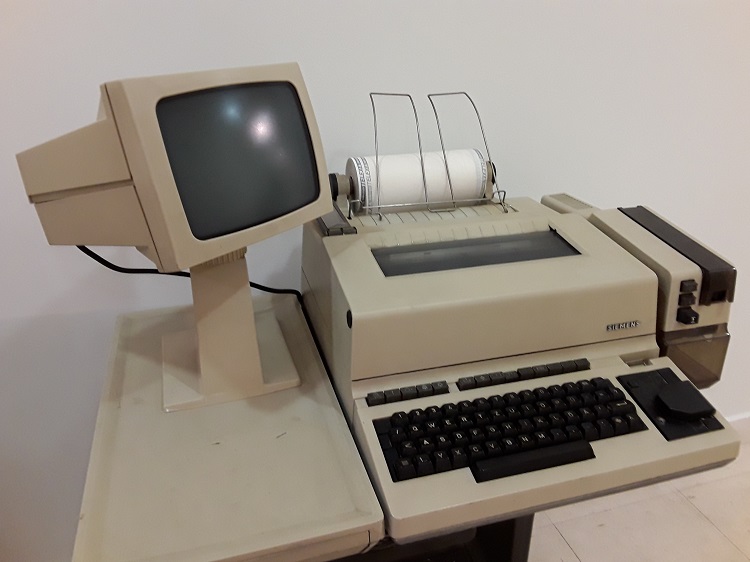 Fax-tietokone 1970-luvulta